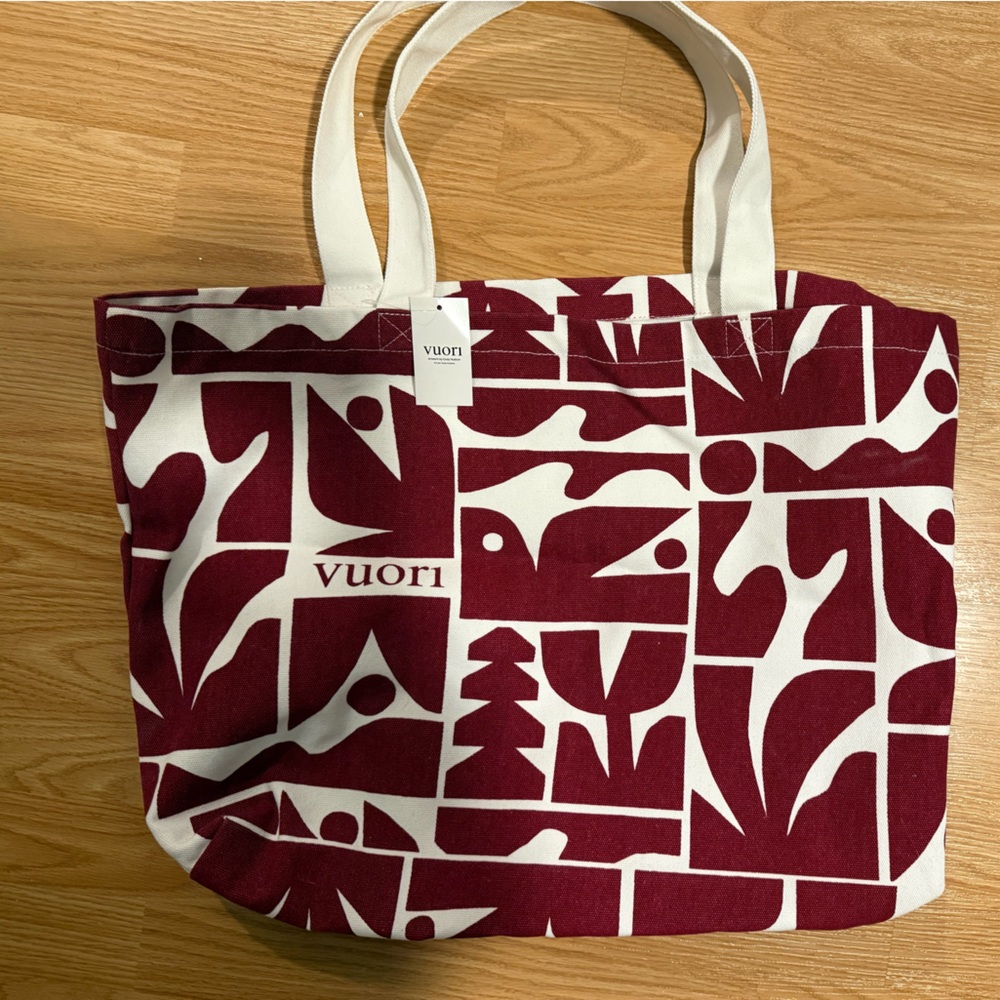 Vuori Burgundy and White Graphic Tote NWT